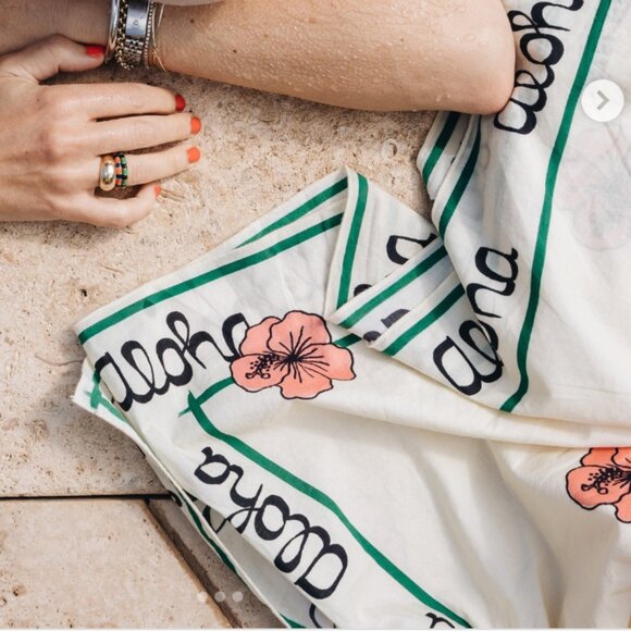 Rare Clare V. limited-edition scarf wrap exclusively for Hotel Wailea Hawaii - Picture 1 of 13